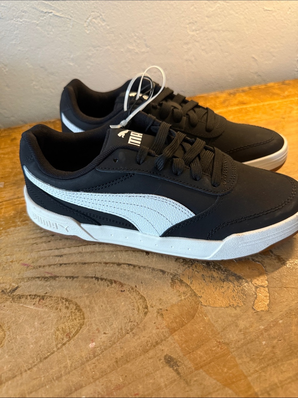 Puma sneakers size 5 1/2 black white - Picture 2 of 4